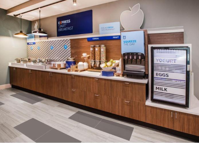 Holiday Inn Express & Suites - Hawaiian Gardens By Ihg Buitenkant foto