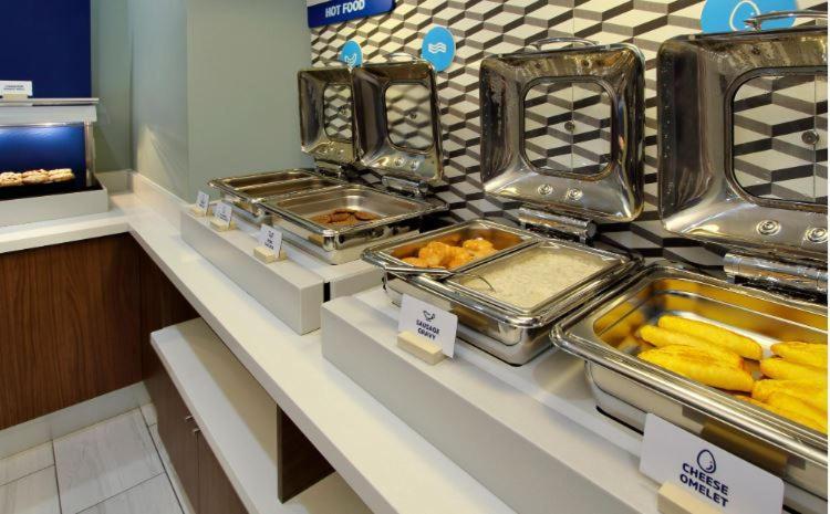 Holiday Inn Express & Suites - Hawaiian Gardens By Ihg Buitenkant foto