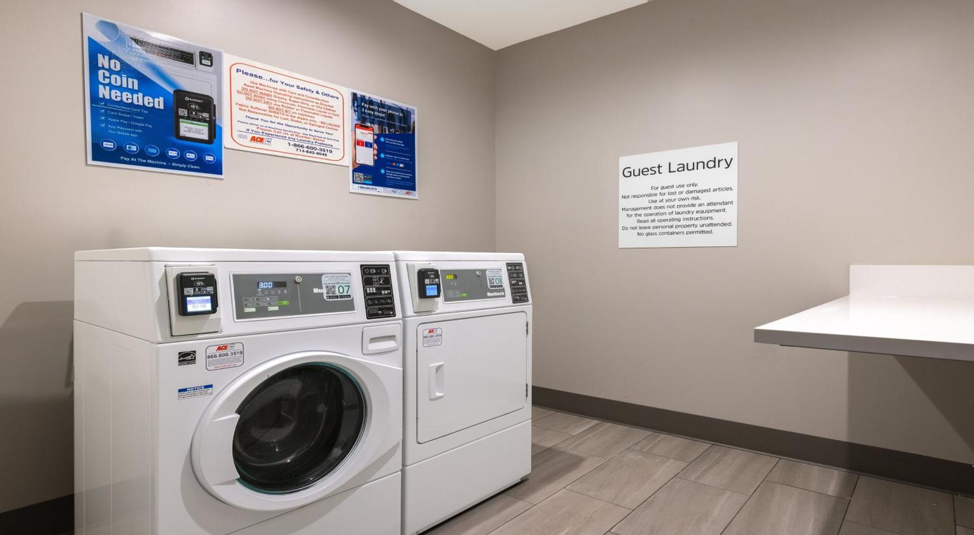 Holiday Inn Express & Suites - Hawaiian Gardens By Ihg Buitenkant foto