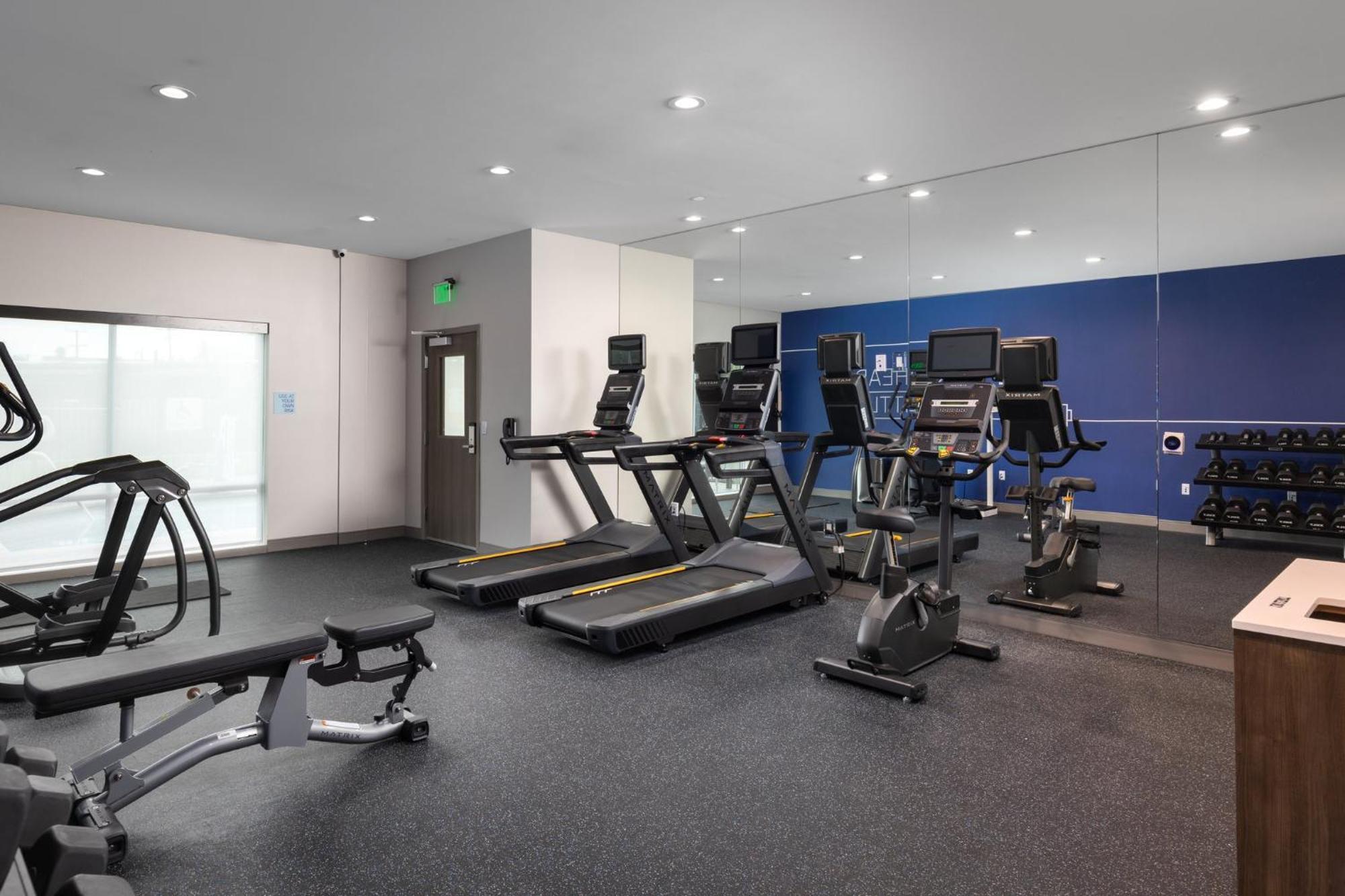 Holiday Inn Express & Suites - Hawaiian Gardens By Ihg Buitenkant foto