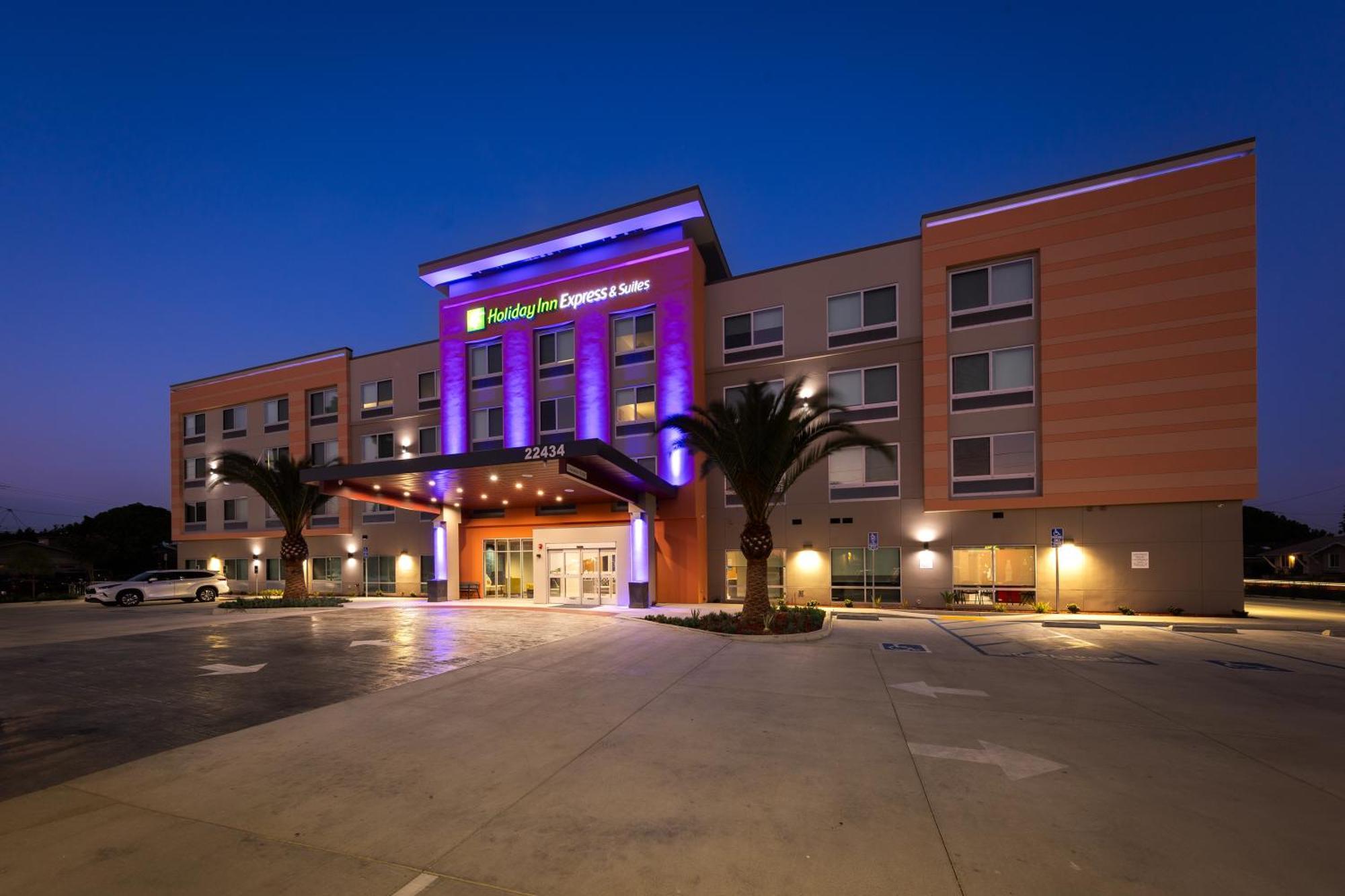 Holiday Inn Express & Suites - Hawaiian Gardens By Ihg Buitenkant foto
