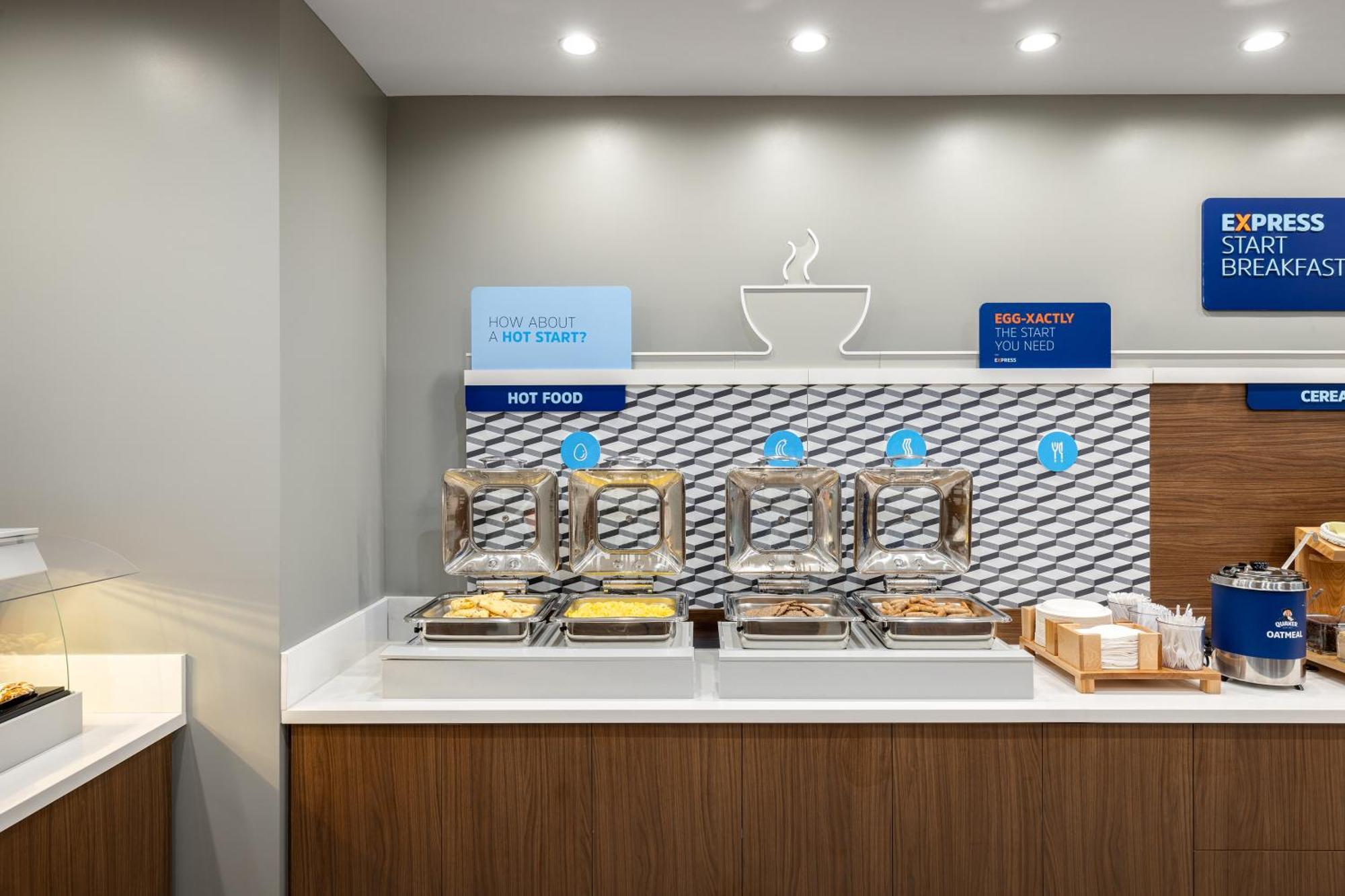 Holiday Inn Express & Suites - Hawaiian Gardens By Ihg Buitenkant foto